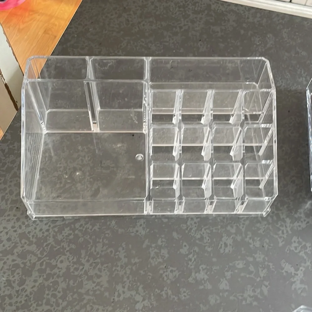 Acrylic, countertop, jewelry/cosmetic storage display